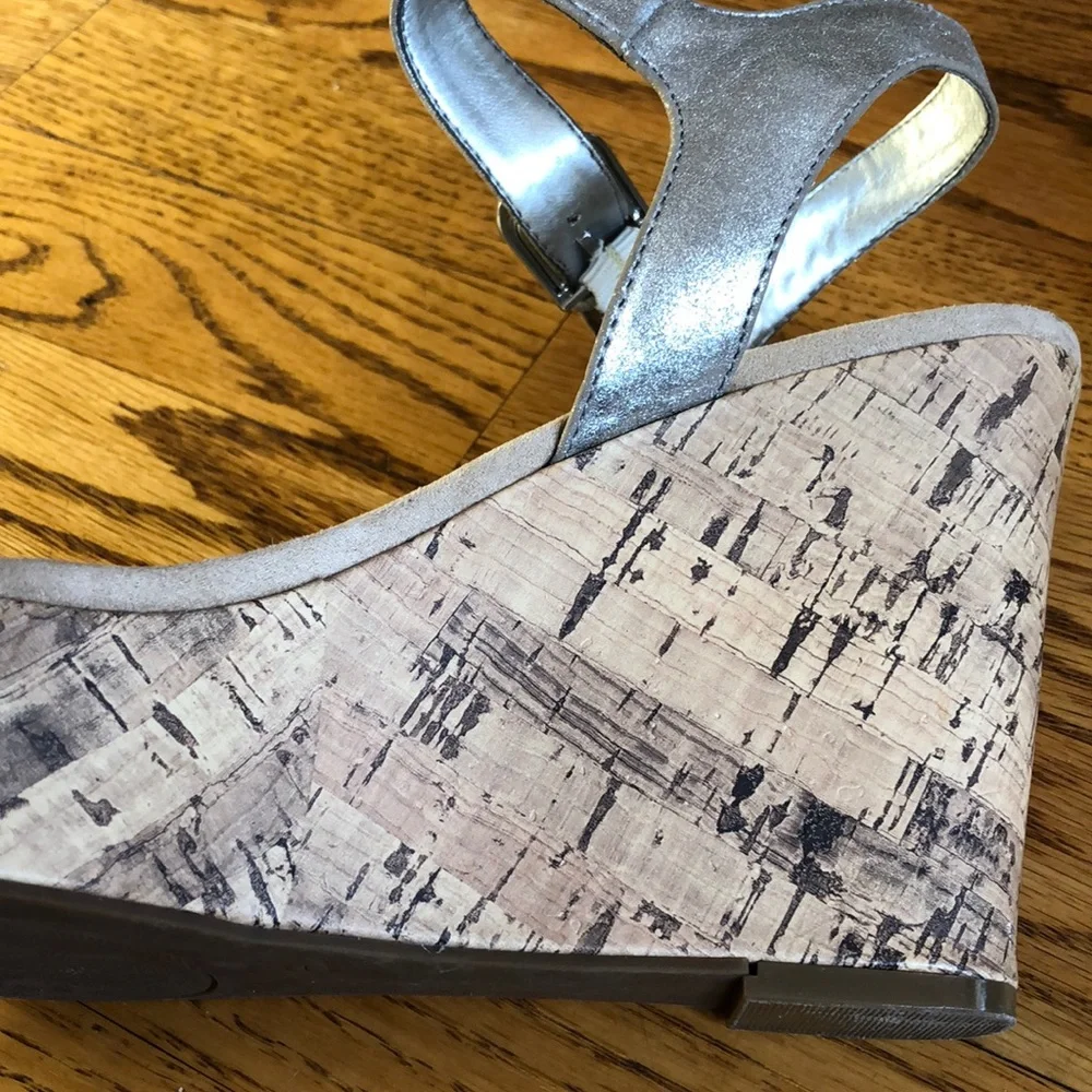UNISA Lanzer Silver Metallic Wedge